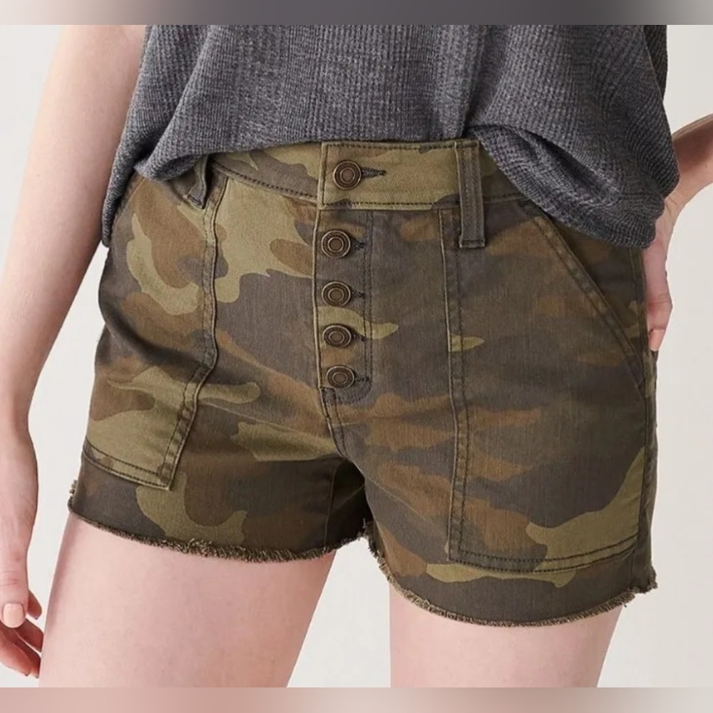 So brand camo shorts